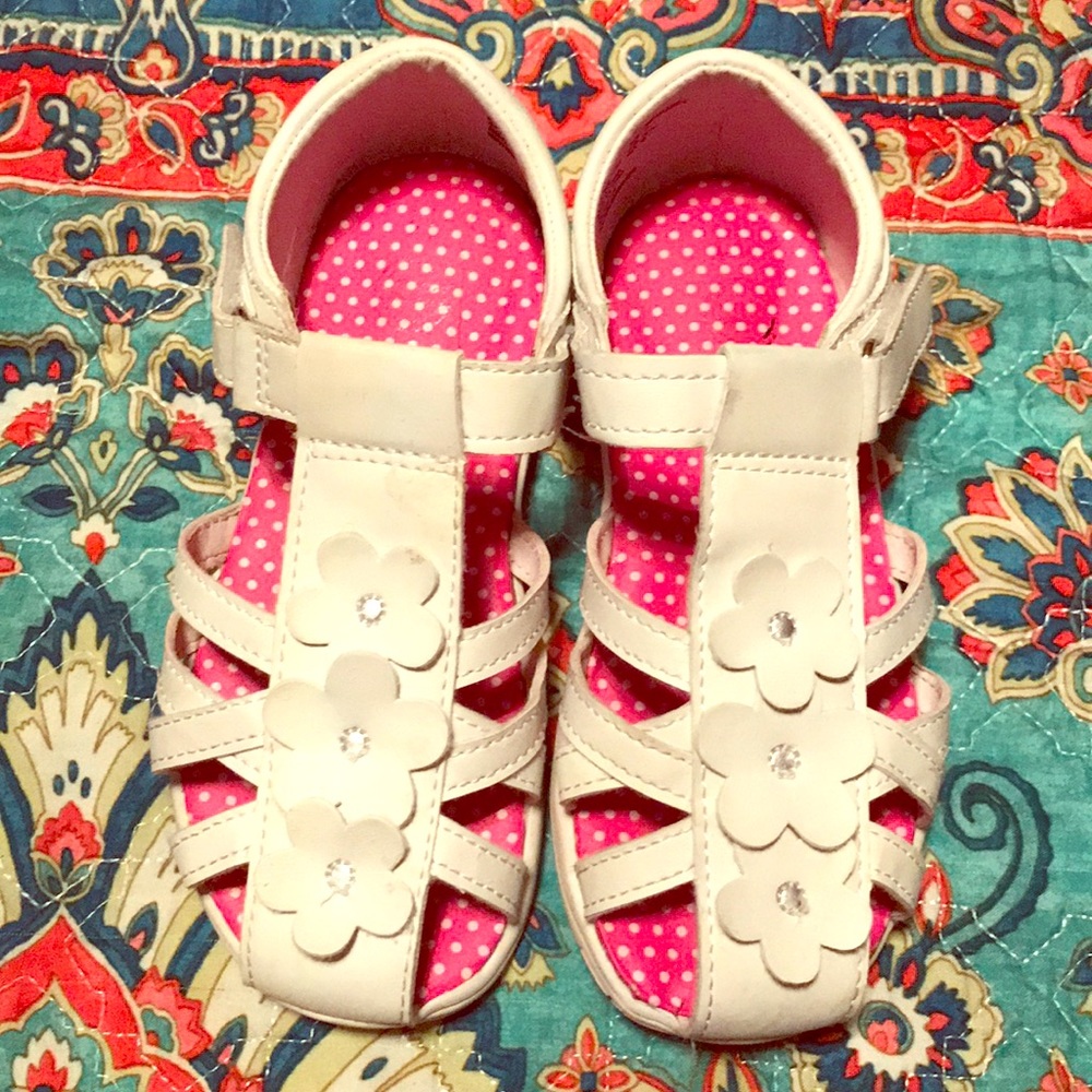 SOLD Girl’s white sandals